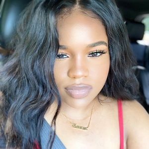 Meet your Posher, Vicky